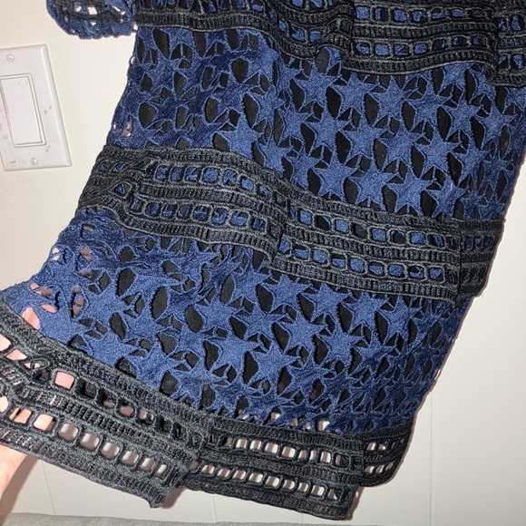Detailed Black and cobalt blue macrame lace tiered mini dress - Picture 3 of 10